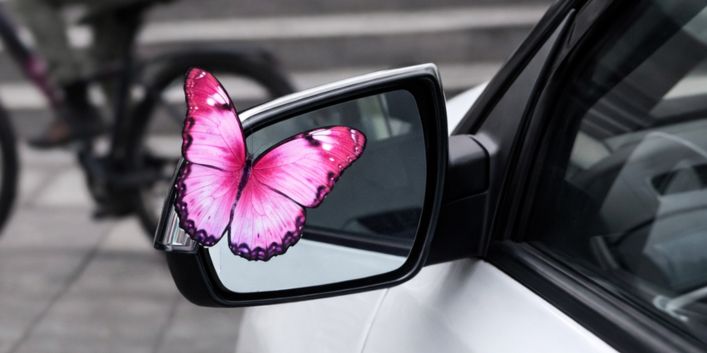 Необычные буклеты-флаеры в форме бабочек